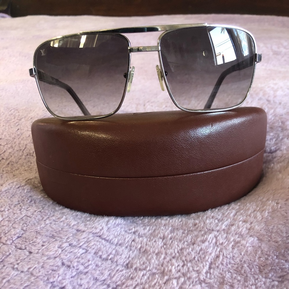 Louis Vuitton Sunglasses:Like new